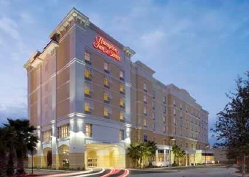 Hampton Inn & Suites Savannah building